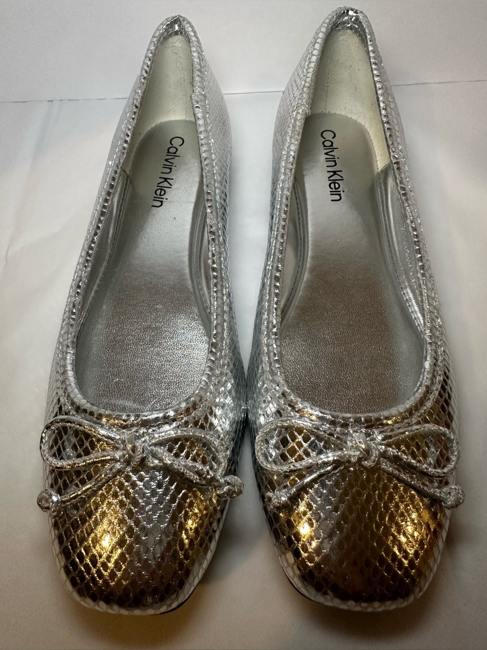 NWOT- Calvin Klein ‘Bronte’ Silver Metallic Ballet Flats, Sz 6M